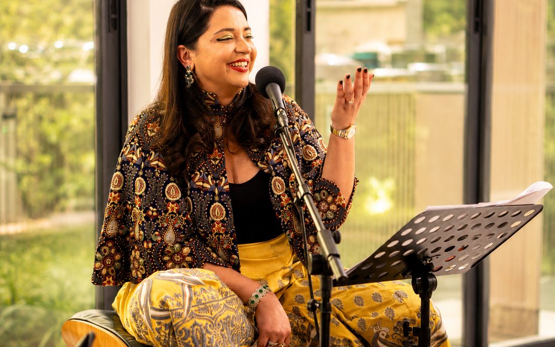 Neha Jetley singing at an intimate private mehfil